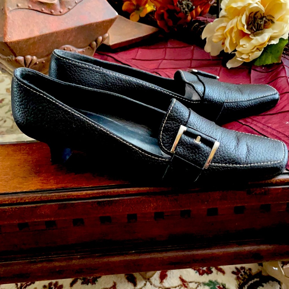 Stuart Weitzman black mules pumps Sz 8 leather